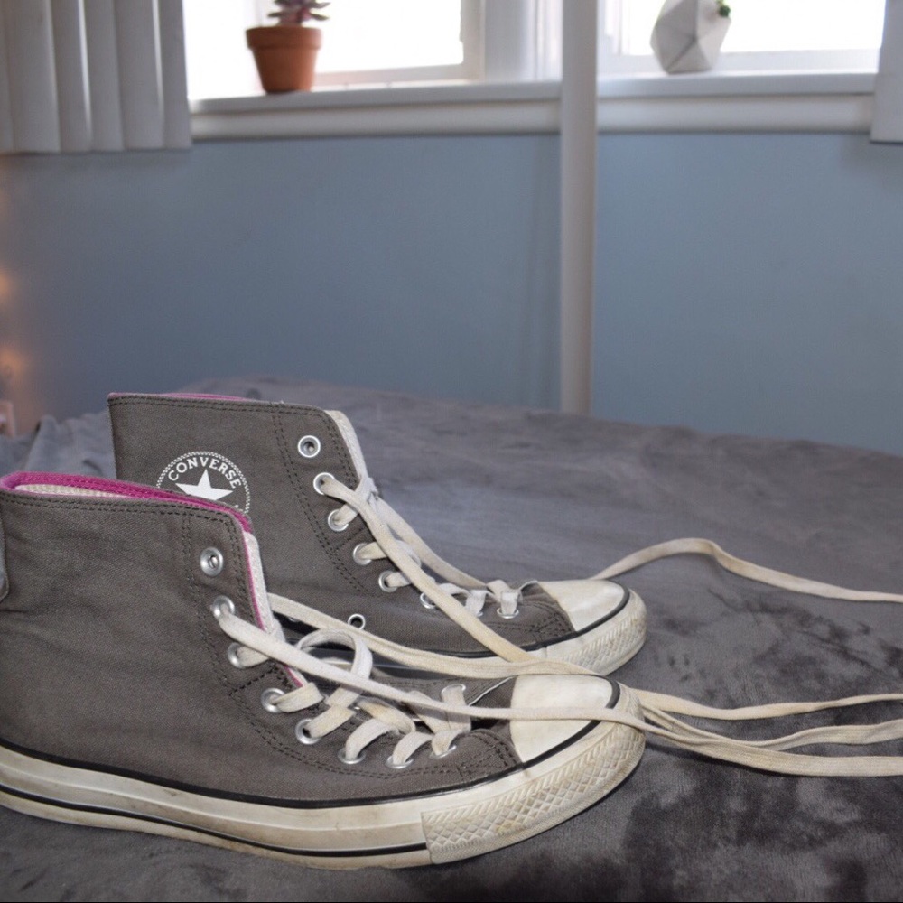 Grey converse